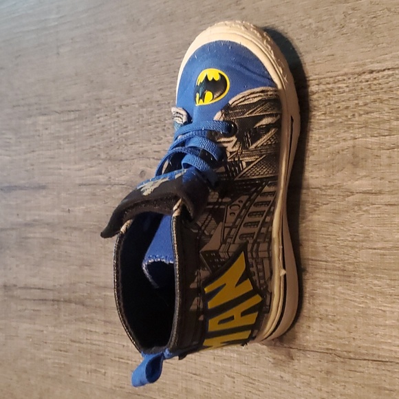 Kids Batman size 8 high top sneakers - Picture 3 of 8